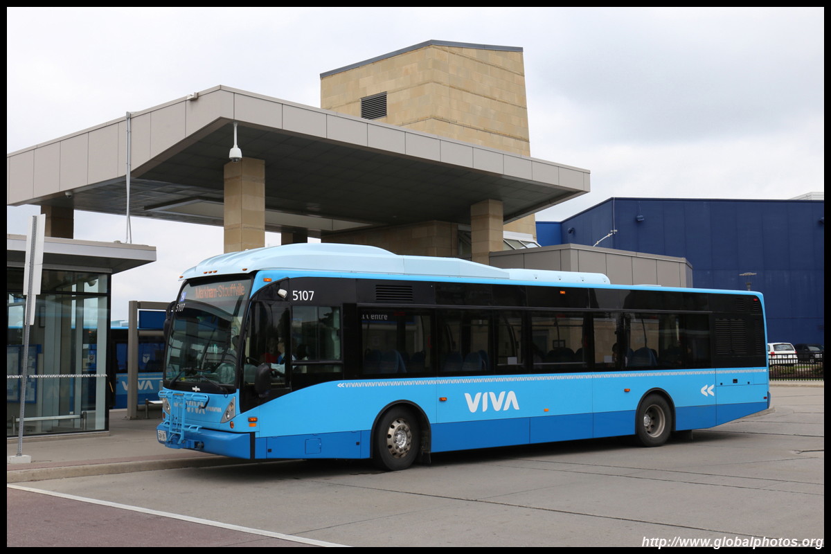 Bus fare from new york to toronto Take the Amtrak Maple Leaf train from Toronto, Canada to New York City through the Hudson River Valley and the Finger Lakes region, nearby the Niagara Falls.