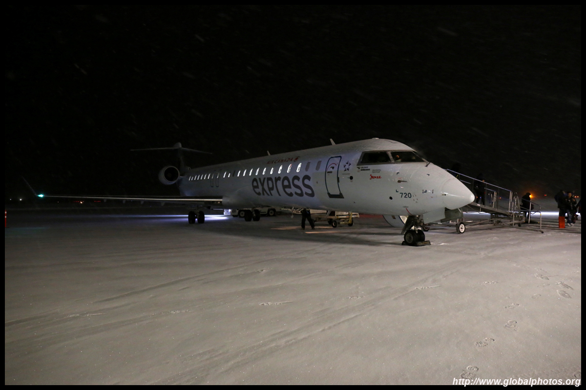 how long is the flight from toronto to yellowknife how long is the flight from toronto to yellowknife